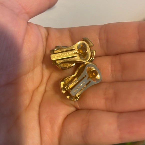 Christian Dior Oversized Gold Plated Clip on earrings - Picture 9 of 9